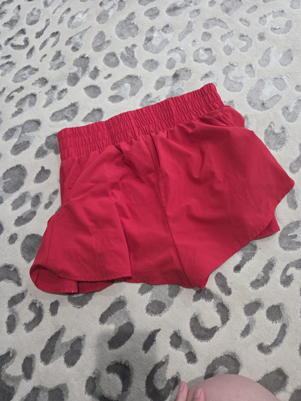 High-Waist Red Ruffle Active Shorts - Picture 4 of 6